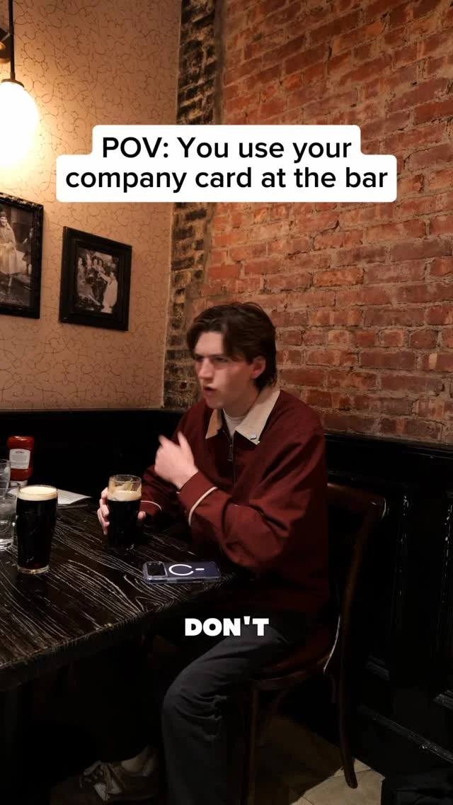 Anúncio em vídeo da Ramp no formato Skit e Relatable Text-on-Screen