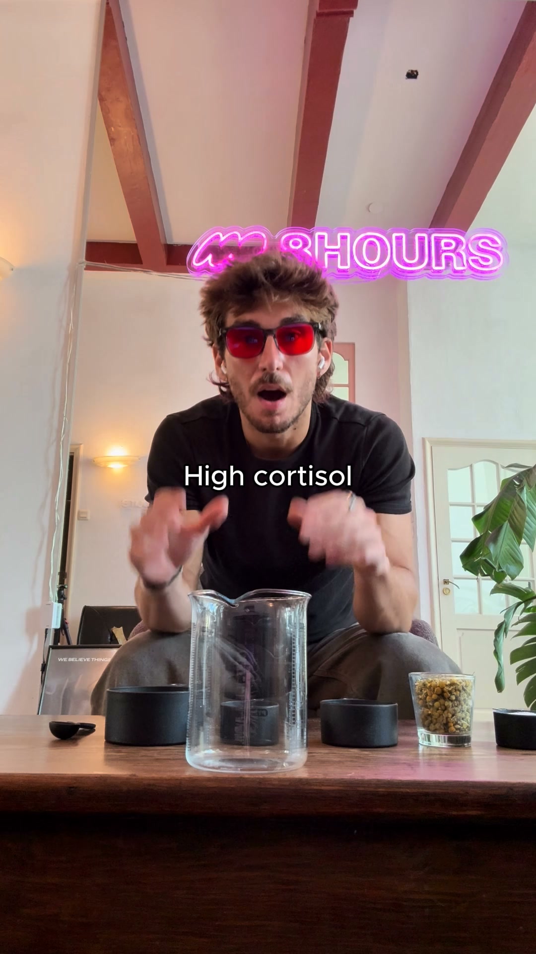 Anúncio em vídeo da 8hours no formato Conteúdo Educacional e Problema vs Solução
