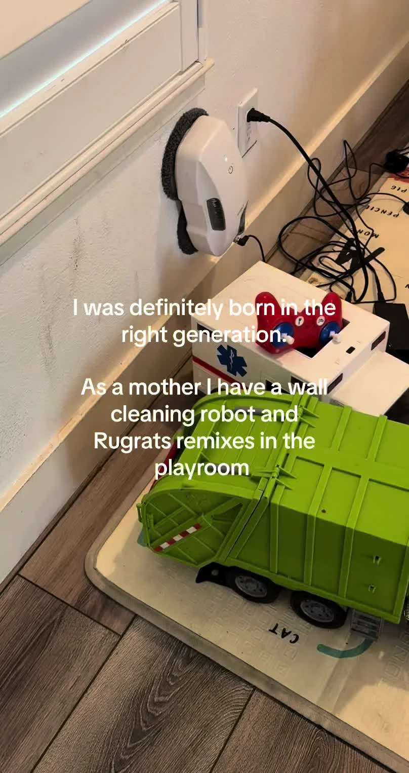 Anúncio em vídeo da Wall Cleaning Robot no formato Demonstração de Produto e Relatable Text-on-Screen