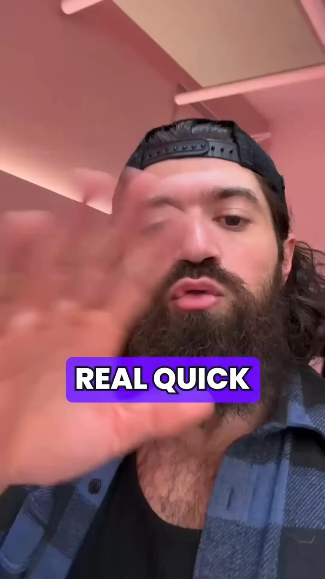 Anúncio em vídeo da Hormozi no formato B-Roll e Mockup do Produto