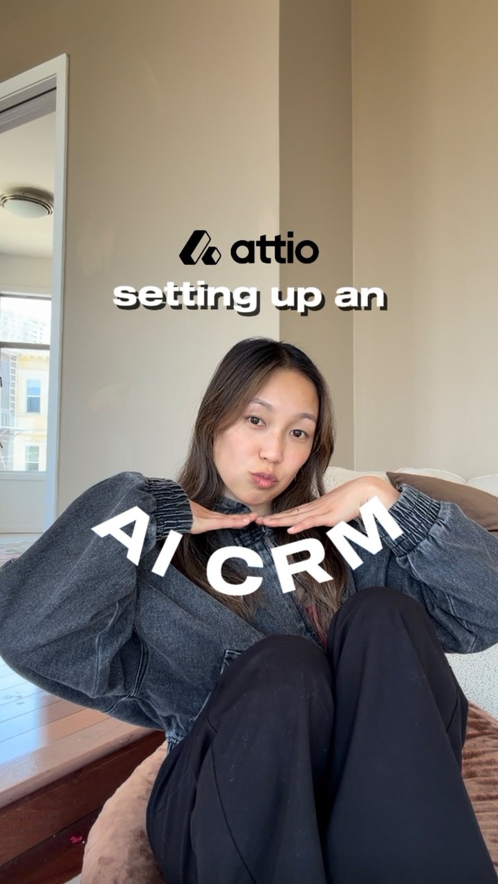 Anúncio em vídeo da Attio no formato Talking Head e Demonstração de Interface