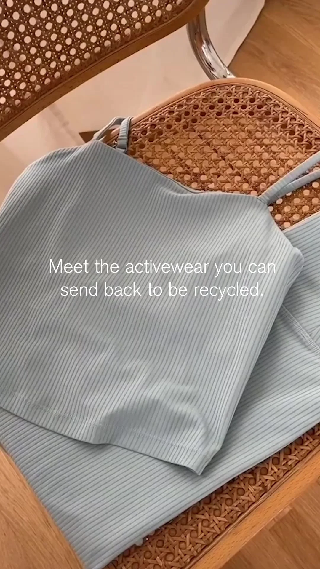 Anúncio em vídeo da Girlfriend Collective no formato Stories Natural