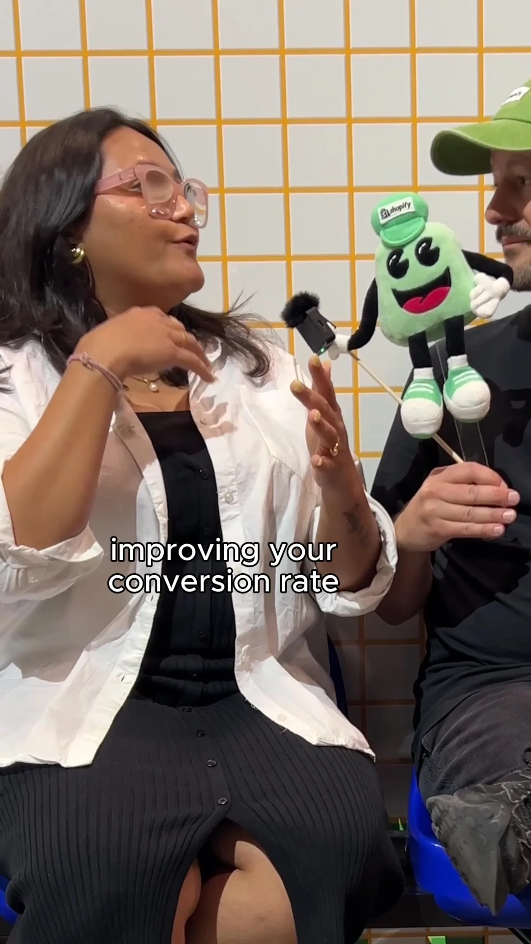Anúncio em vídeo da Shopify no formato Skit