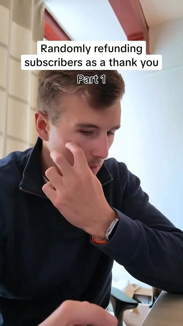 Anúncio em vídeo da 8hours no formato Print de Conversa e Depoimentos e Reviews